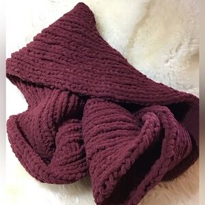 NWT unisex hand knit chenille Cassis (wine)  very soft and warm
